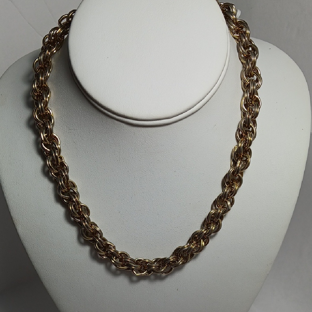 Elegant Gold-Tone Chain Choker Necklace